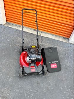 Toro Recycler 21-in Gas Self-propelled lawn mower with 140-cc Briggs and Stratton Engine