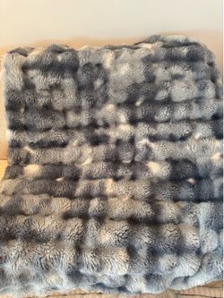 Moving Sale! Faux Fur Throw Blanket! Extremely Soft!