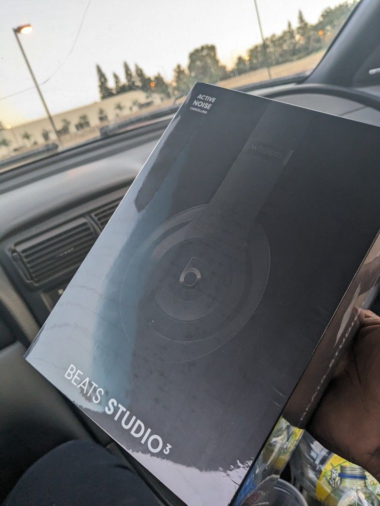 Beats Studio 3s Noise Canceling