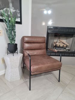 Accent chair