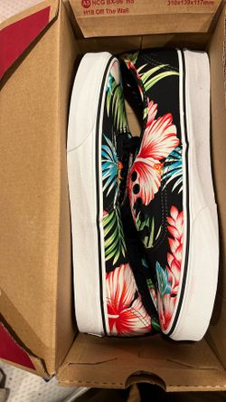 Vans (Men’s 9/ Woman’s 10.5)