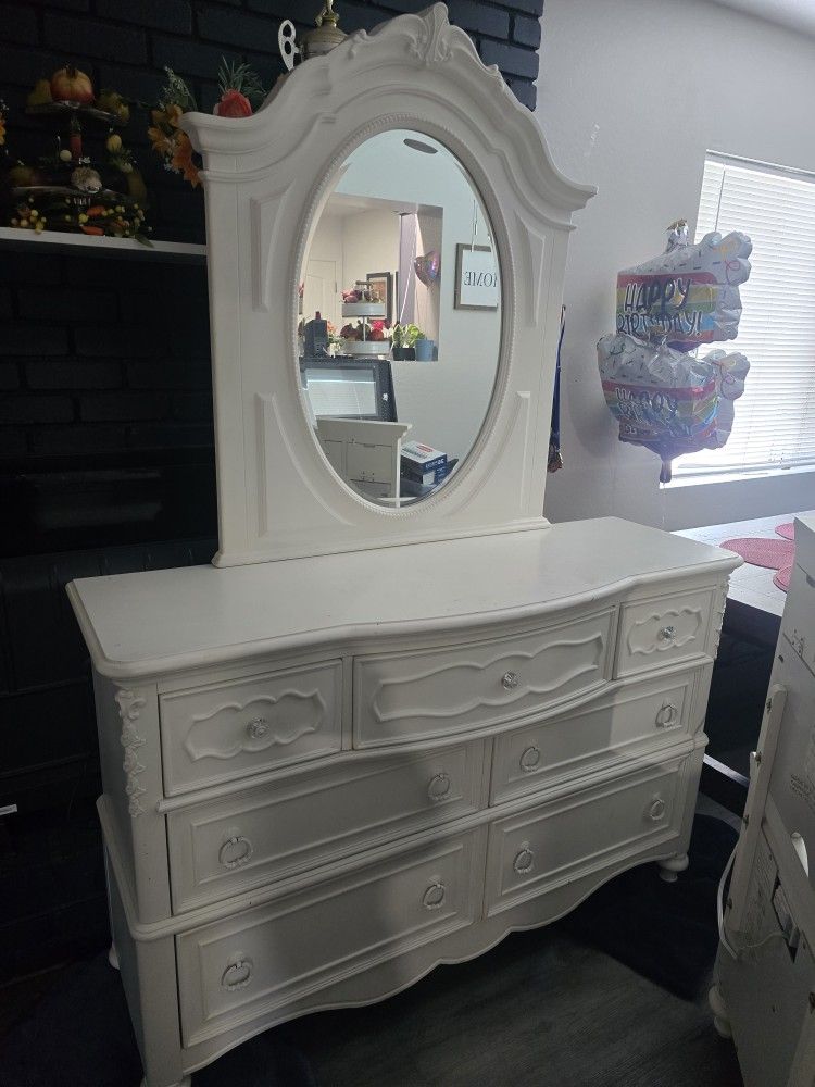 Dresser Set