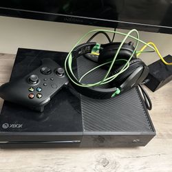 Xbox With Controller And Headset 