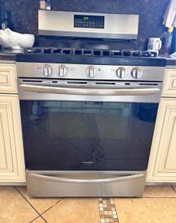 Frigidaire Gas Stove & Oven