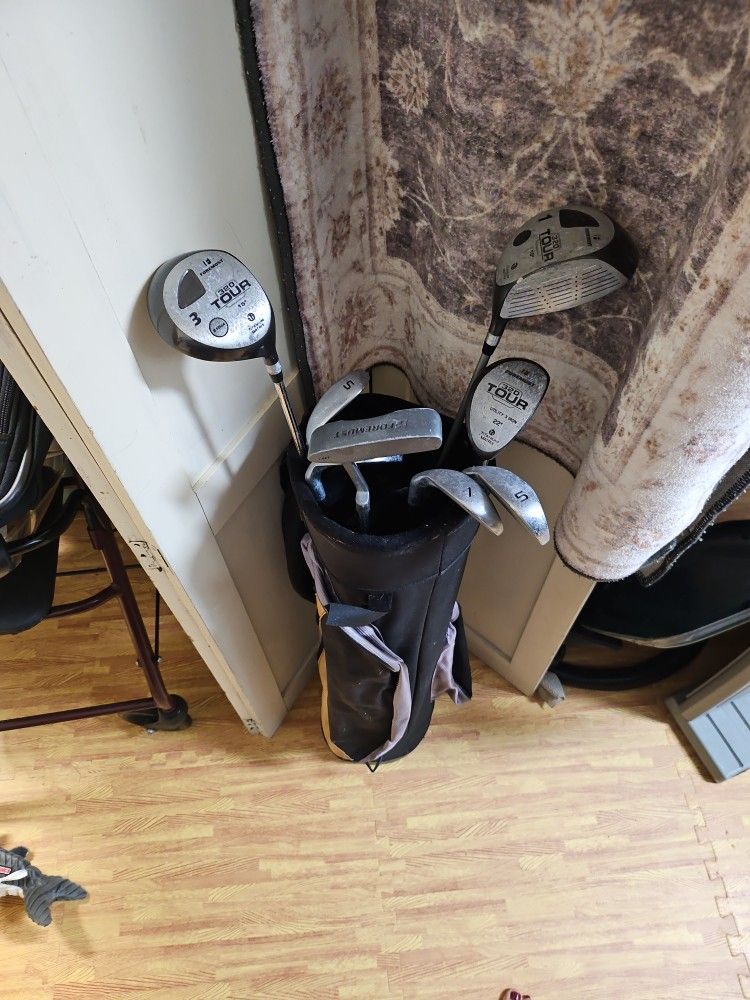 Foremost Golf Club Set
