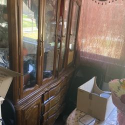  cabinet or hutch 