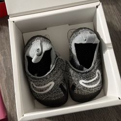 Toddler Nike Shoes Size 6c