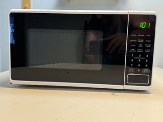 COUNTERTOP MICROWAVE 