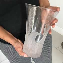 Vintage crusty cathedral ministries club frosted Eagle vase