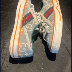 Size 7 Gucci GG $150 Like Brand New