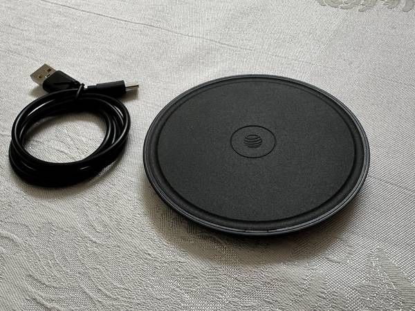 AT&T Professional Series 15W Wireless Fast Charging Pad Premium USB-C