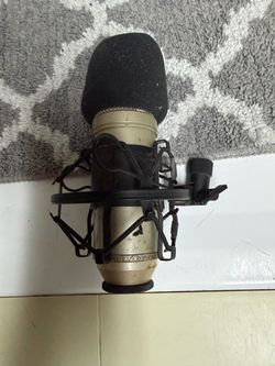 Condenser Microphone with Shock Mount and Pop Filter