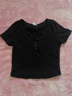 Black crop tee