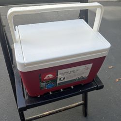 Igloo Chest Cooler Red (New)