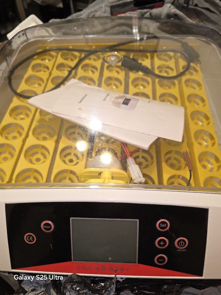 Incubator 42 Egg Capacity . For AllðĢðĶðĶðĶ
