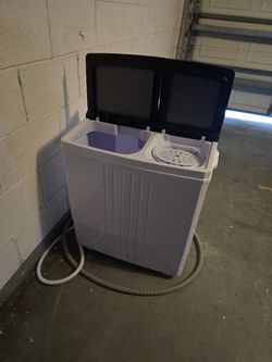 Little Minimalist Washing Machine With Spin