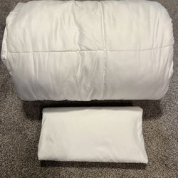 Over sized king down alternative comforter 