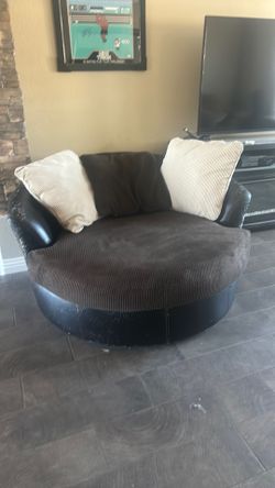Free oversized swivel chair