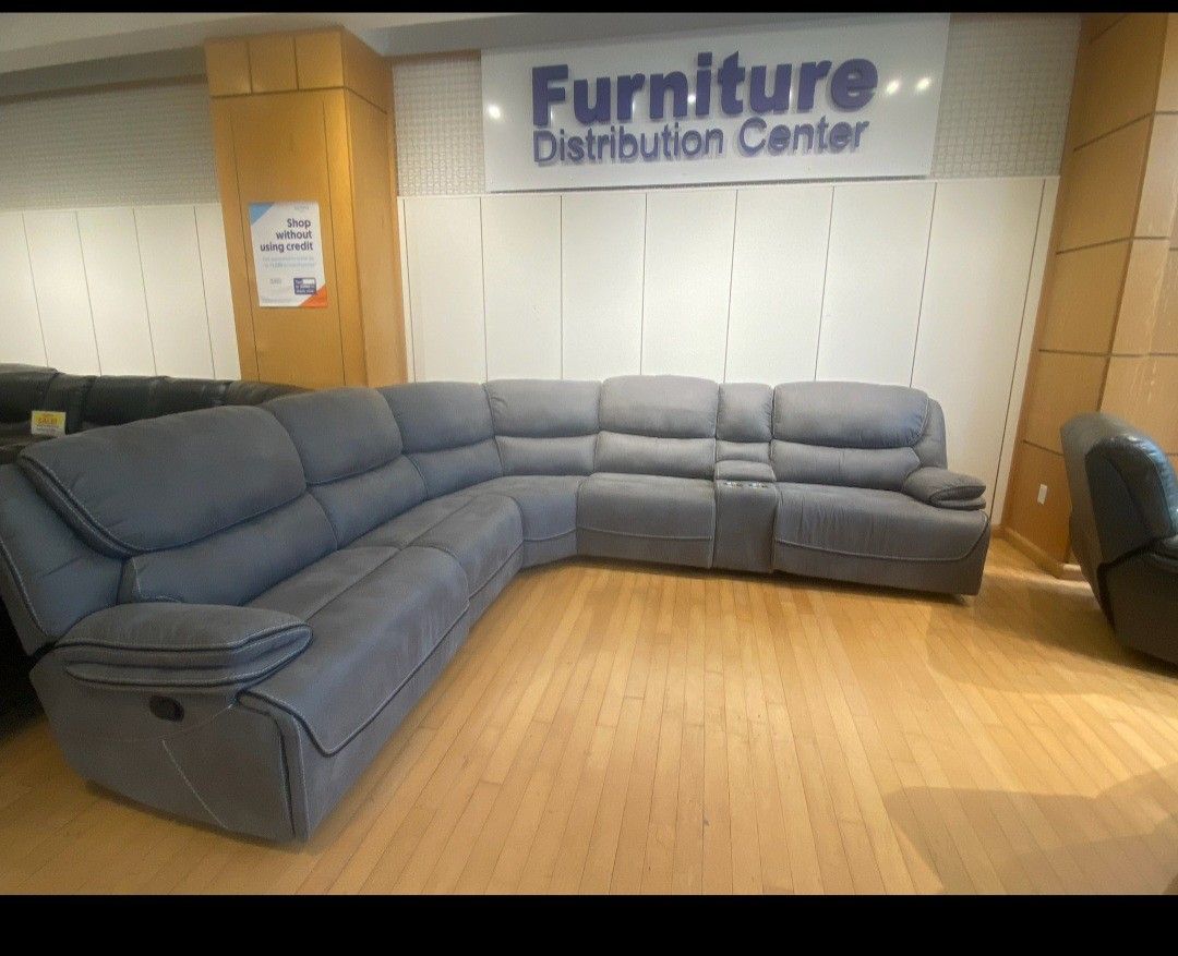 *Living Room Special!!!*---Attractive Alejandra Gray Microfiber Reclining Sectional Sofa---Delivery And Financing Available🫡