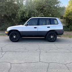 Toyota Rav4, Clean Title, Four-Cylinder, Automatic, 4 X 4