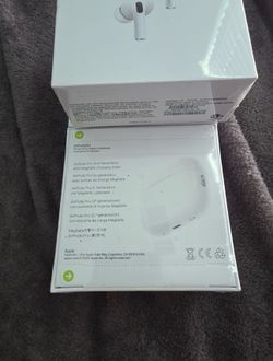 AIRPODS PRO 2ND GENERATION WITH MAGSAFE CHARGING CASE