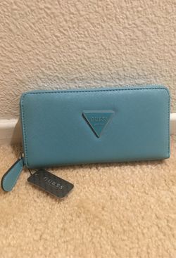 NWT! GUESS ZIP AROUND WALLET