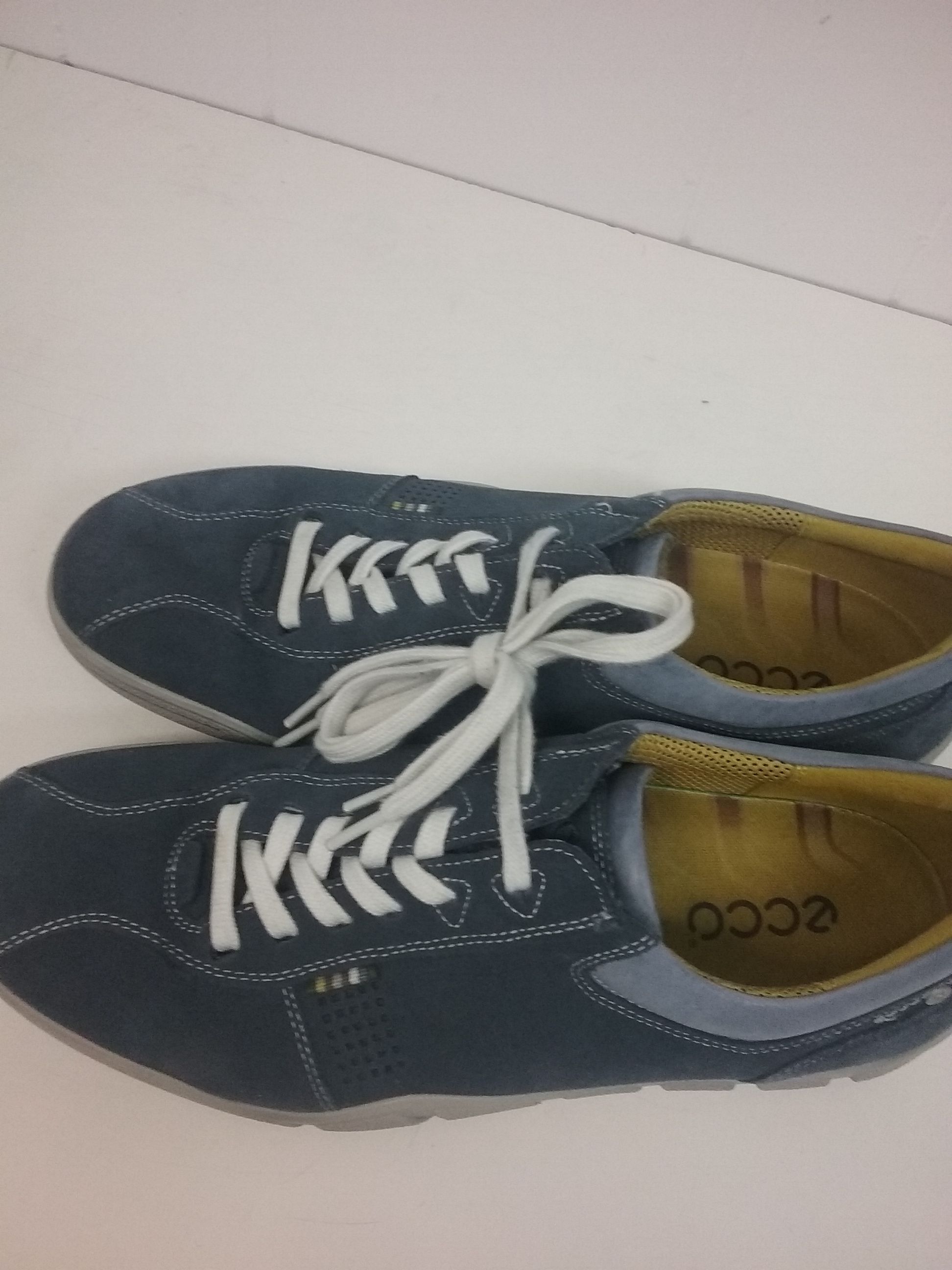 Ecco tennis shoes