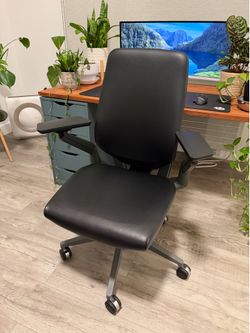 Steelcase Gesture Office Chair ( Leather )