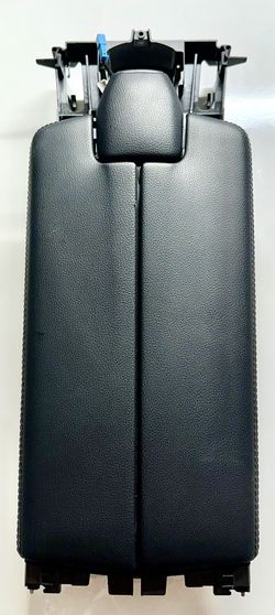 2010-2016 Mercedes E350 E550 Sedan Armrest/Center Console Lid Black