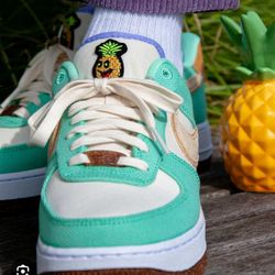 Nike Pineapple 🍍 Sneakers,Size 8.5 Women's 