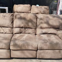 ​🚨 MUST SELL FAST! 🚨 Comfy Microfiber Reclining Couch Set