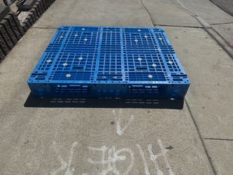 Heavy Duty Blue Plastic Pallet - 48"x40"