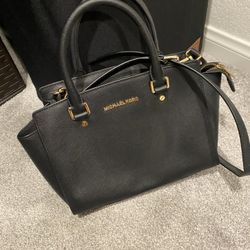 Micheal Kors purse