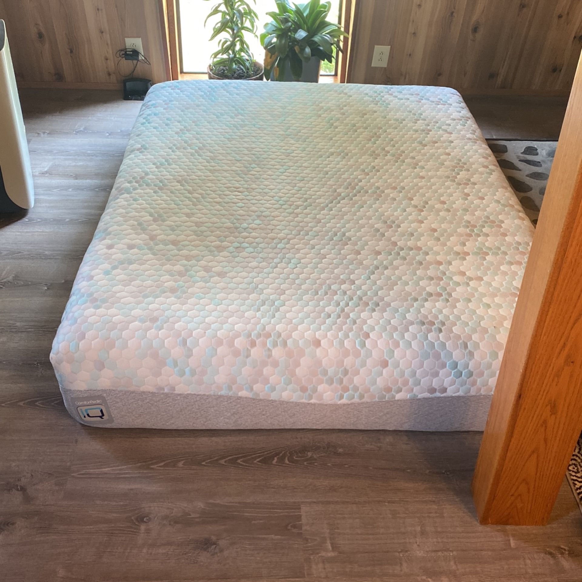 Comforpedic queen sale mattress