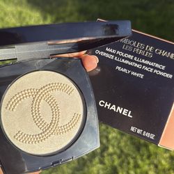 Chanel Oversize Highliter Pearly White luxurious makeup