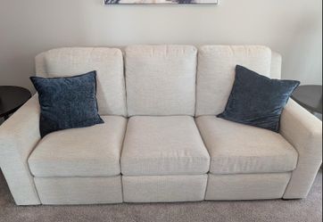 Basset furniture gravity couch