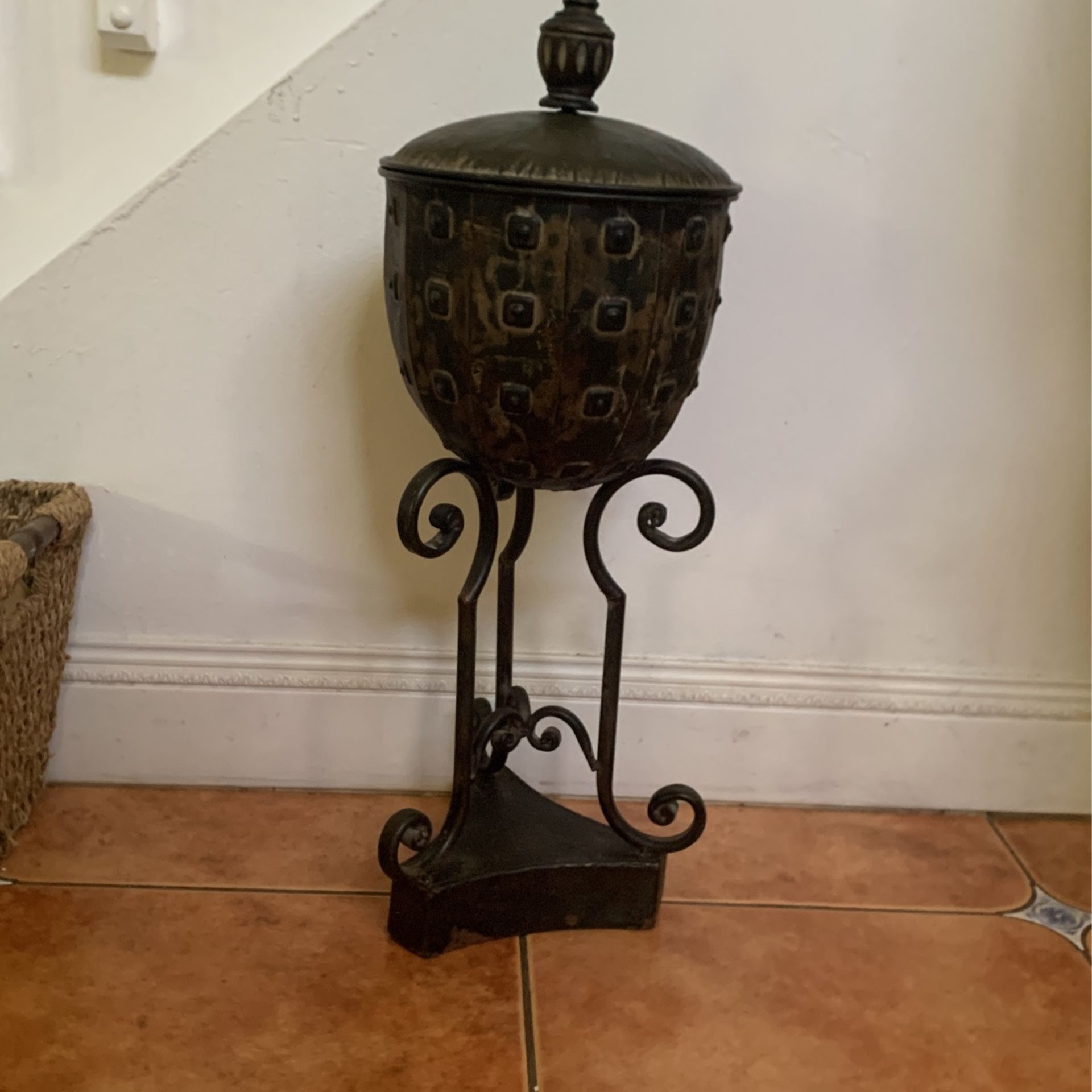 Armor Urn