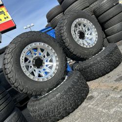 Vendo Rines Nuevos Con Llantas LT285/70R17 Para TOYOTA TACOMA 4RUNER Y CHEVY SILVERADO DE 6 BIRLOS 