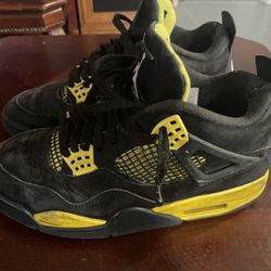 Air Jordan 4 thunders