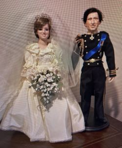Vintage 1987 Danbury Mint 19” Princess Diana And Prince Charles Commemorative Royal Wedding Porcelain Dolls