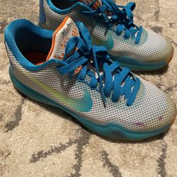 Lightly Used Youth size 6.5 Nike Kobe Basketball Shoes Size Youth 6.5