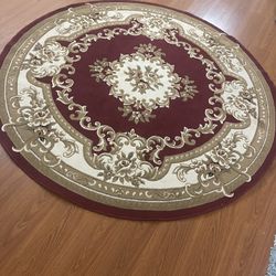 Traditional Rug 7’7 Slightly Used In Very Good Condition 