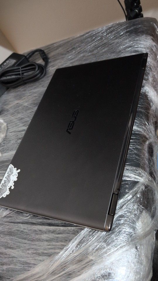 Asus 500 GB Ssd  i7 8th