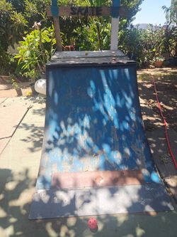 Skate ramp
