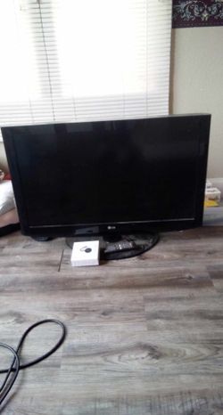 2011 Lg Tv (40 Inch)