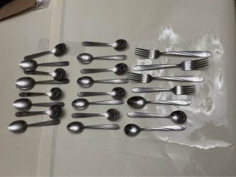 23  pieces  flatware  -  $10