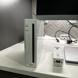 Nintendo Wii included with HP Monitor