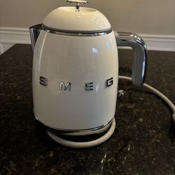Smeg Mini Kettle , white color