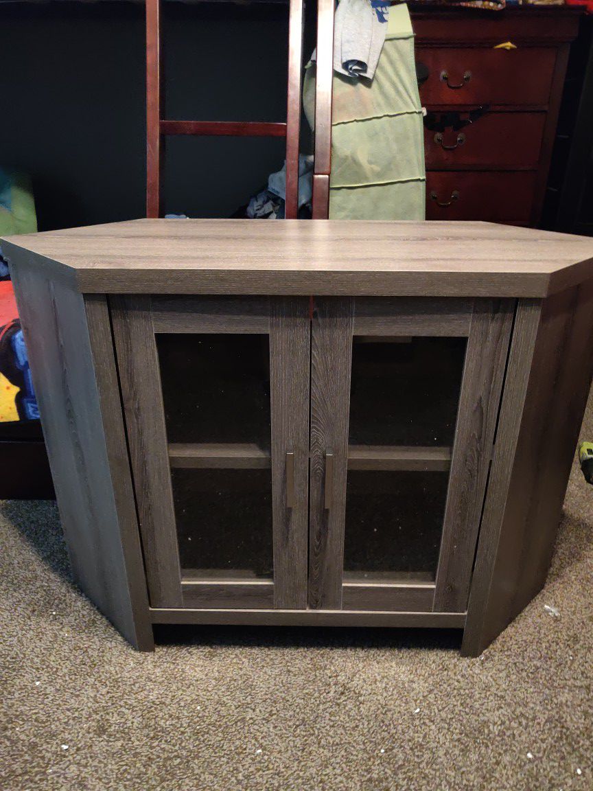 TV stand Grey wood look - Monarch brand