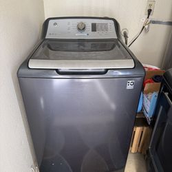 GE Deep Fill HE Washer and Gas Dryer